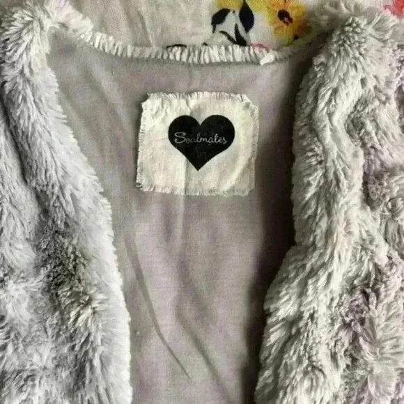 Soulmates <3‎ Faux Fur Crop Vest Light Grey Jr. Size XL - Picture 4 of 8